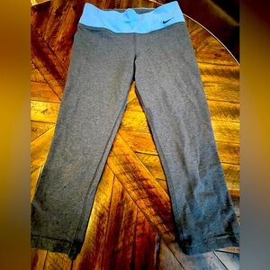 Nike ladies dry fit Capri leggings XS